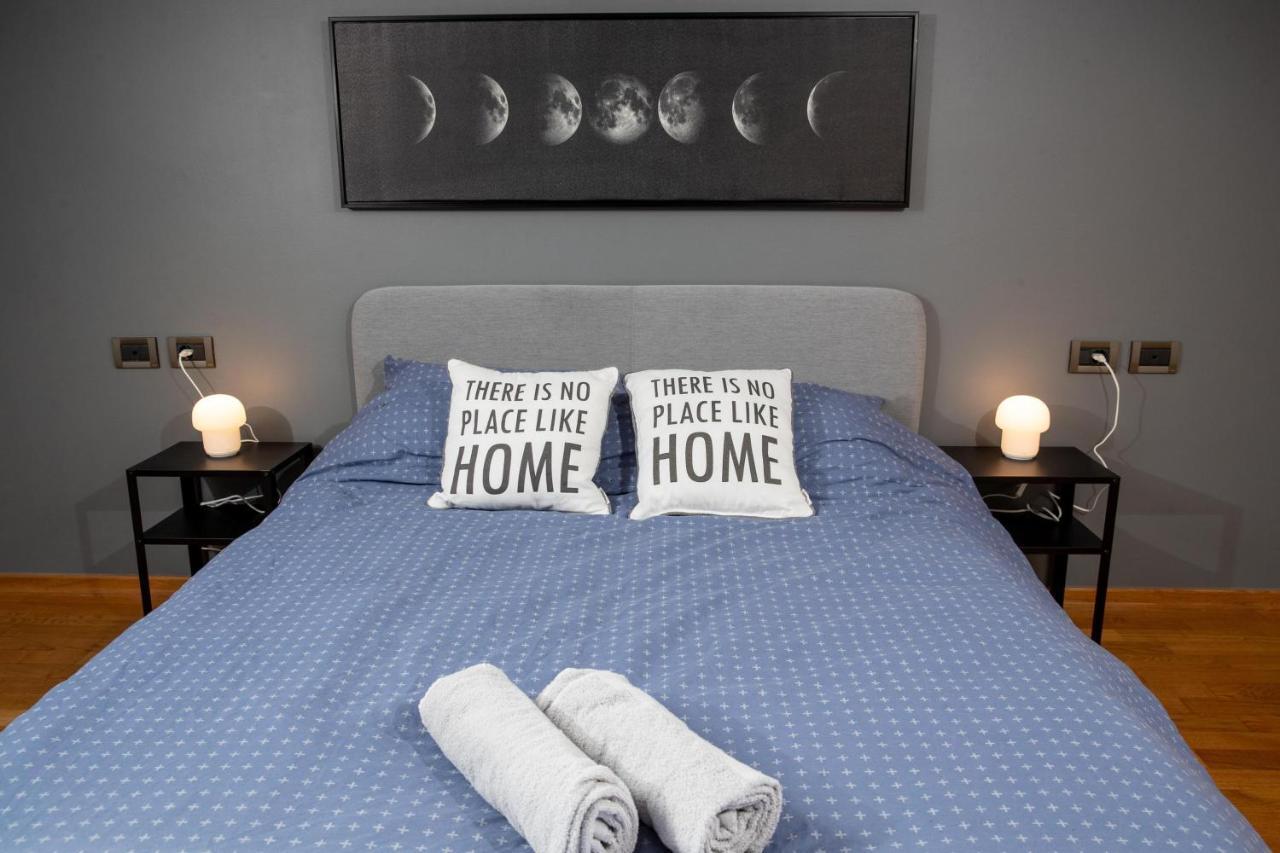 Moon Apartment *