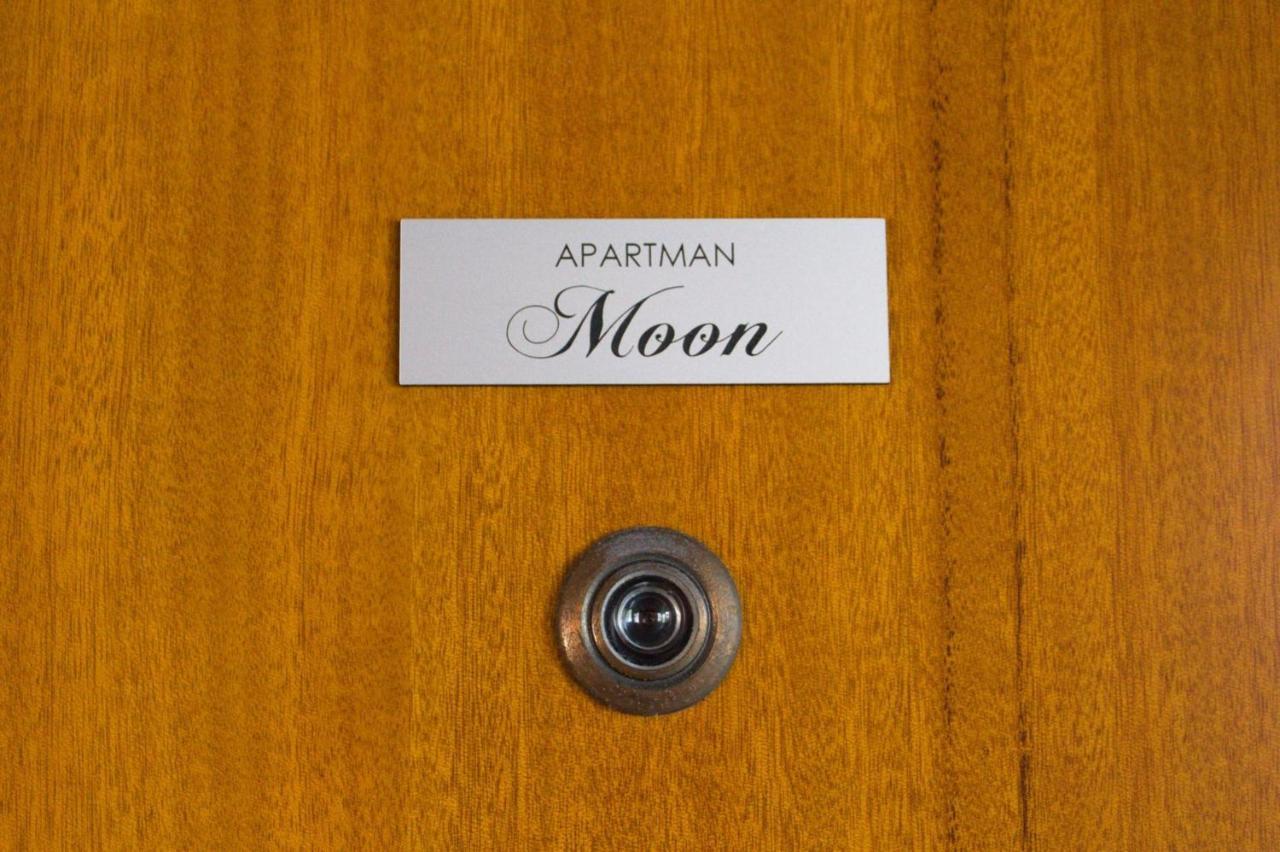 Moon Apartment *